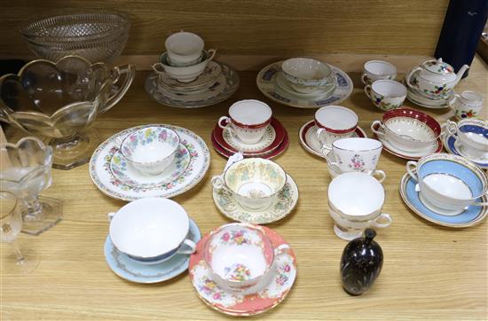 A quantity of Continental porcelain and glass